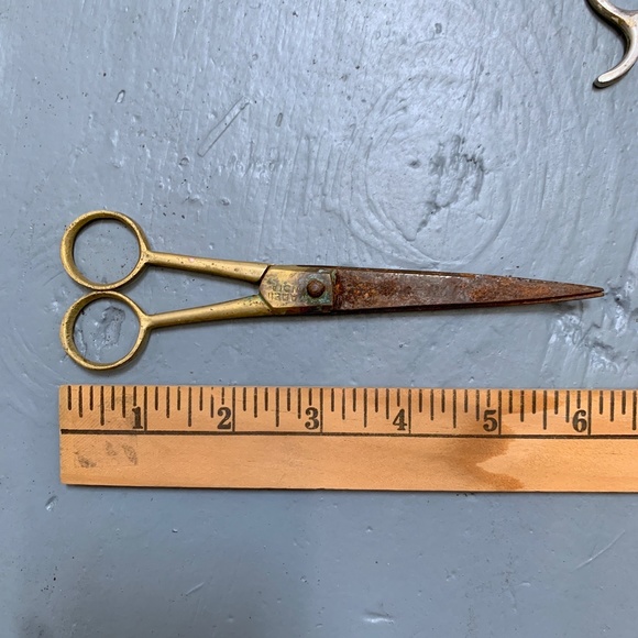 Set of Five Vintage Scissors Forged Steel School Sewing Crafts Art Scrap Teach - Picture 4 of 16